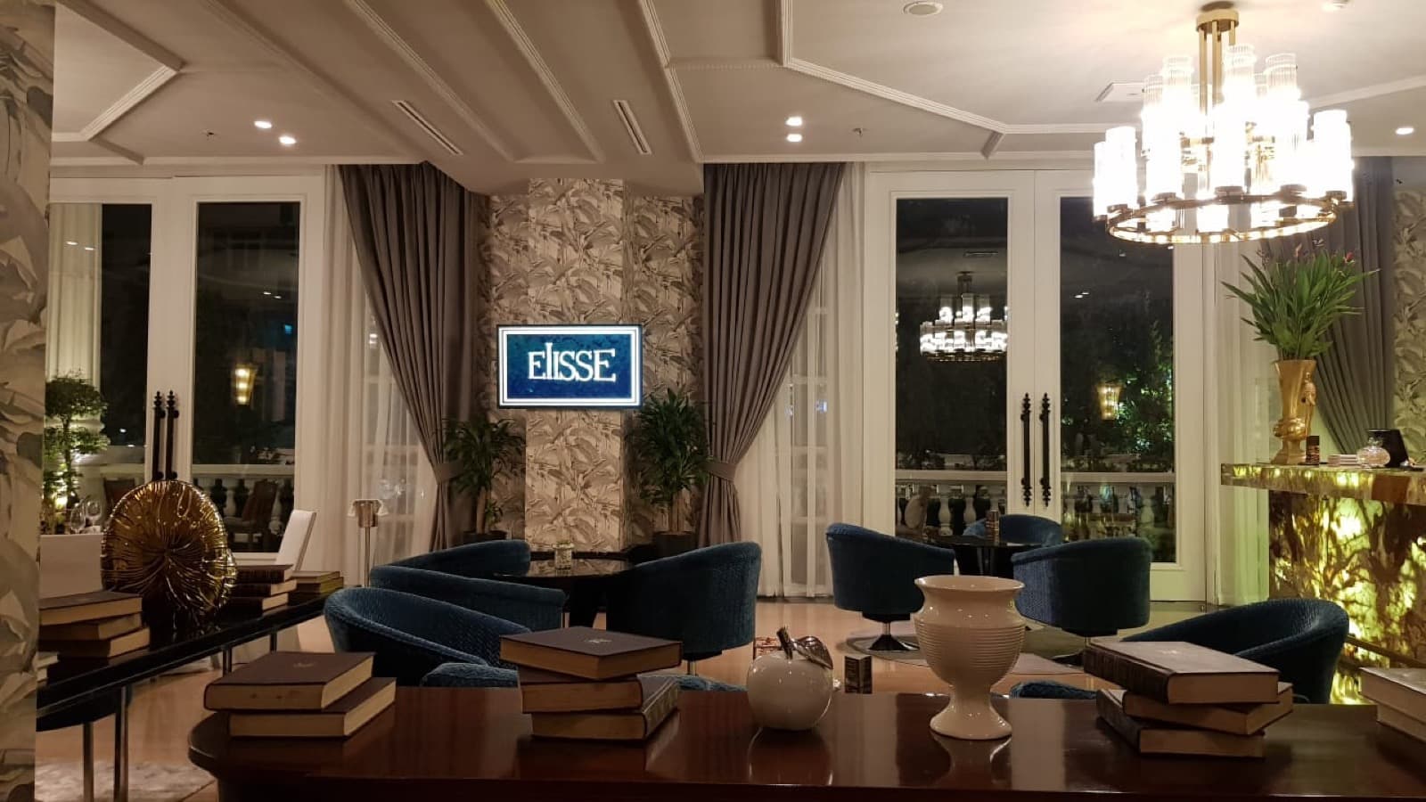 Elisse Lounge