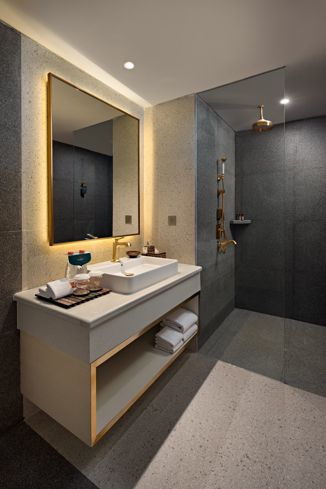 Kakawin Suite bathroom
