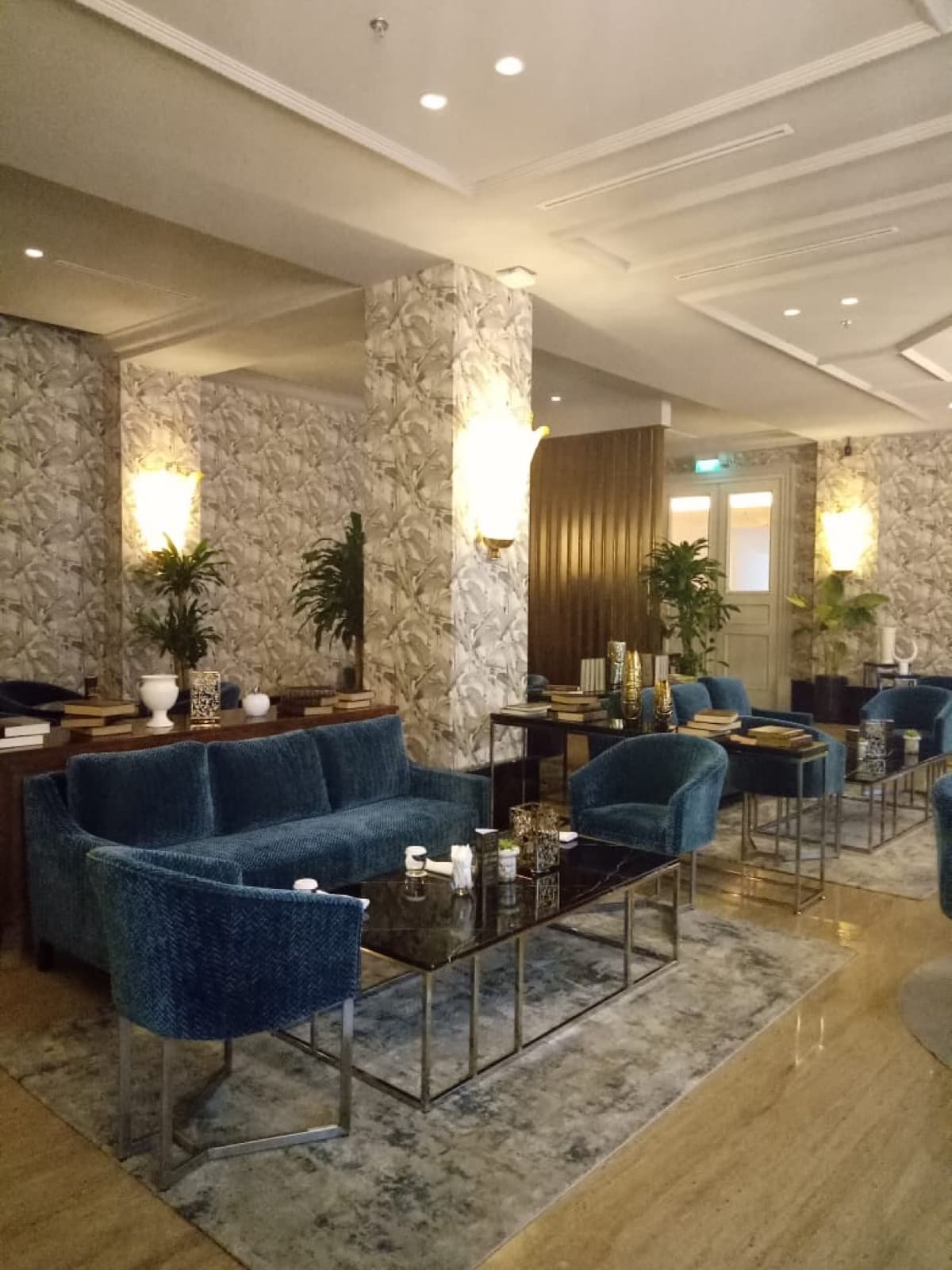 Elisse Lounge photo 4