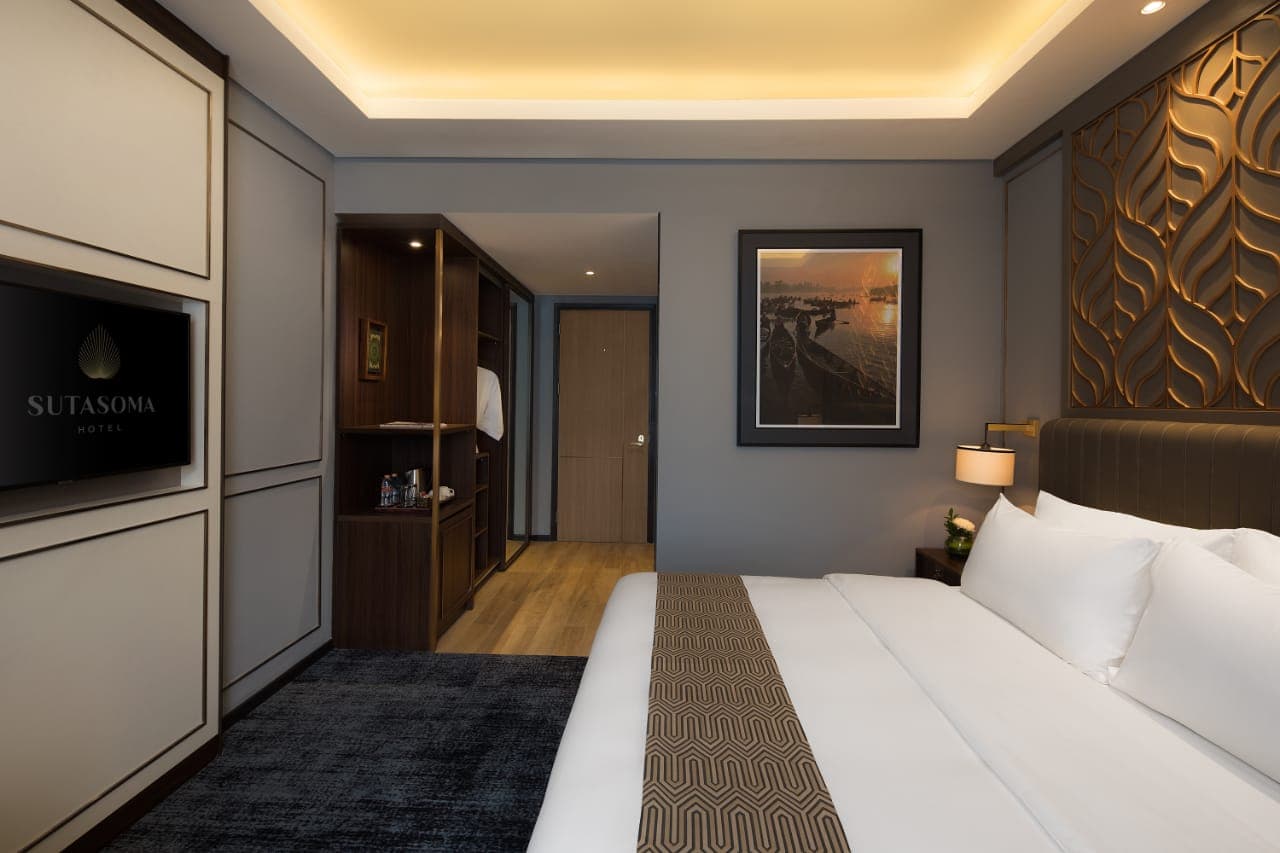 Window seat in the Deluxe Room