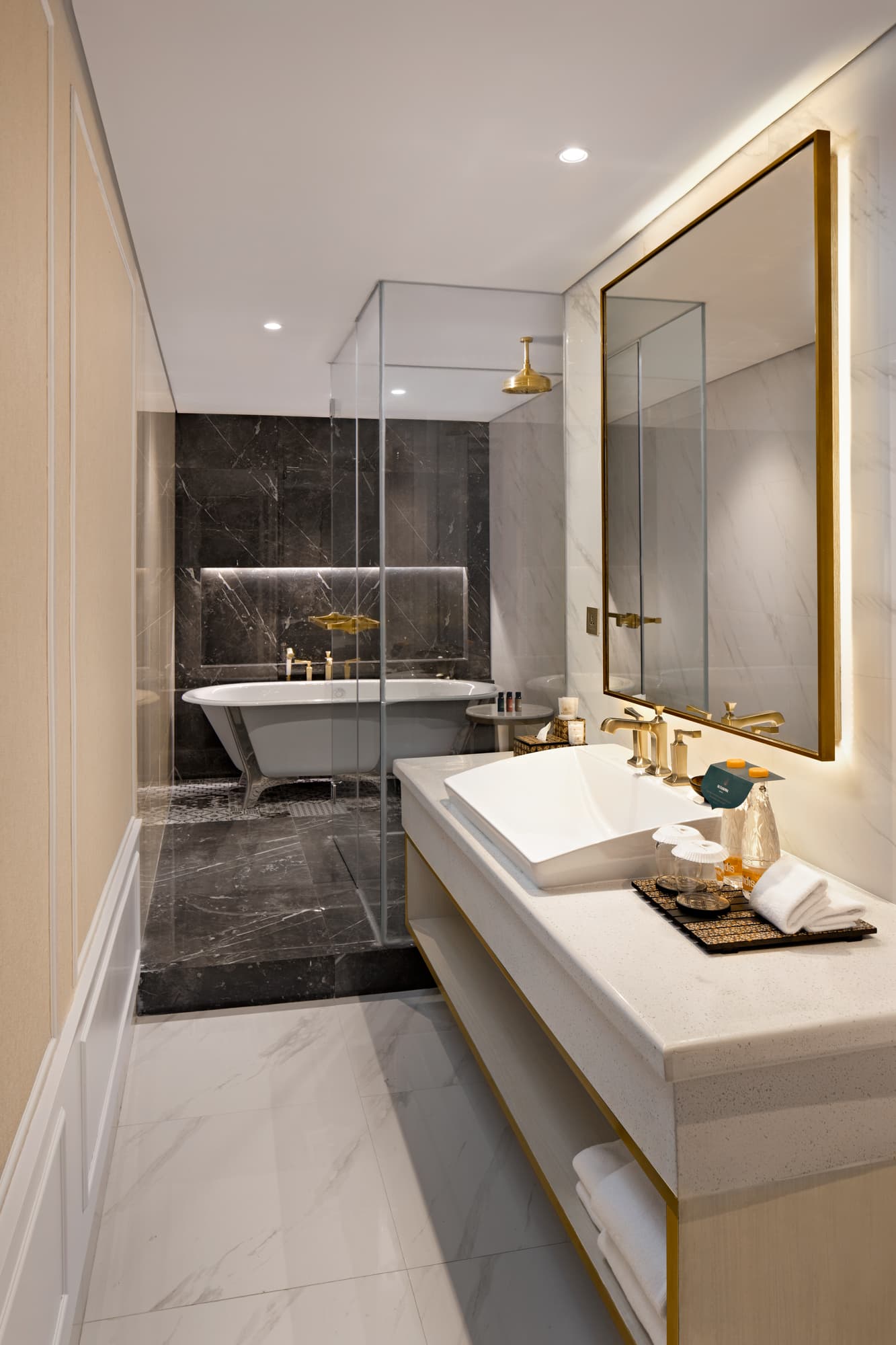 Sutasoma Suite bathroom
